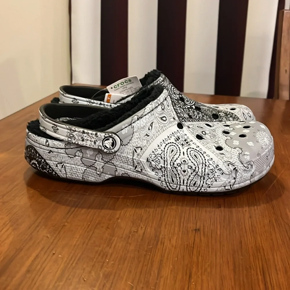 Crocs Baya Lined Printed Bandanna Clog Shoes Sandals new black grey Mens Size 13